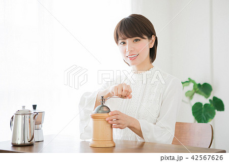 女性　コーヒーミル 42567626