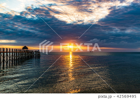 ザンジバルの夕方(タンザニア、ザンジバル) ザンジバルの夕方(タンザニア、ザンジバル) 42569495