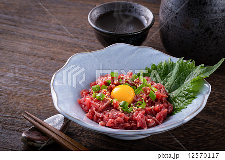 馬肉ユッケ 42570117