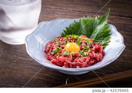 馬肉ユッケ 42570405