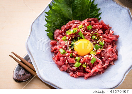 馬肉ユッケ 42570407