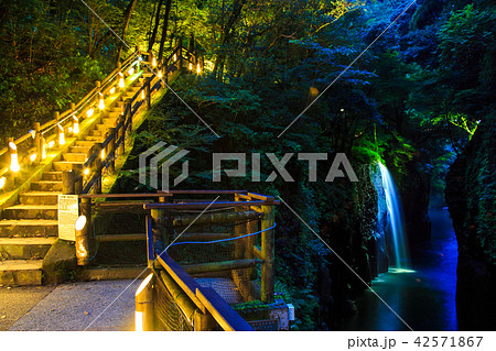 高千穂峡 真名井の滝 ライトアップ 宮崎県 の写真素材