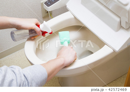 トイレそうじ 42572469
