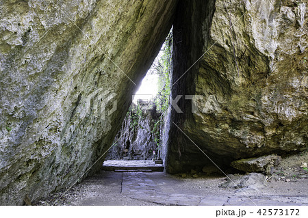 琉球最高の聖地 斎場御嶽の三庫理(さんぐーい) 琉球最高の聖地 斎場御嶽の三庫理(さんぐーい) 42573172
