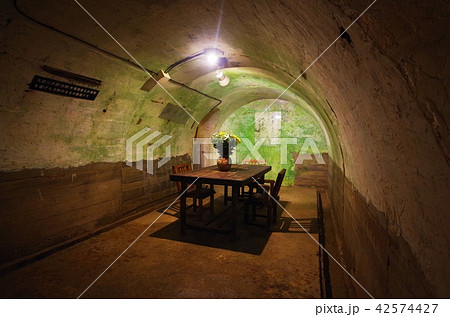 旧海軍司令部壕の司令部室 42574427