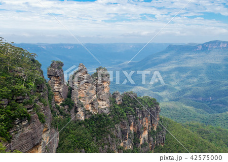 The Three Sisters in Blue Mountains. Australia. 42575000