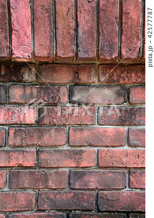 煉瓦造りの壁面 42577787