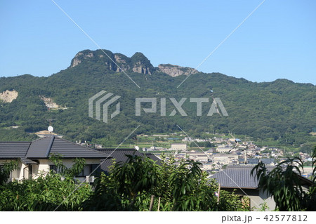 【四国八十八ヶ所】遍路道　屋島の斜面から見た五剣山　香川県高松市 42577812