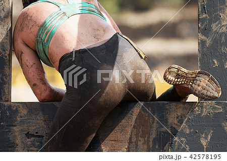 Mud race runners 42578195