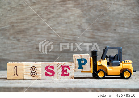 Toy forklift hold block P to complete word 18 sep 42578510
