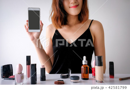 beautiful asian woman make up cosmetics.beauty beautiful asian woman make up cosmetics.beauty 42581799