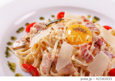 Spaghetti Carbonara. Italian Pasta on white plate with parmesan, ham and yolk 42583035