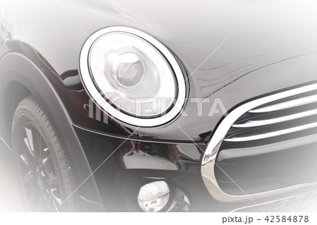 車のヘッドライト　輸入車　グラデーション入り 42584878