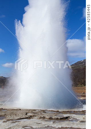 geysir eruption in Iceland 42585445