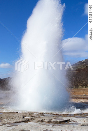 geysir eruption in Iceland geysir eruption in Iceland 42585446