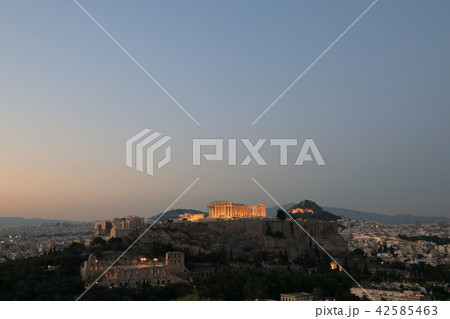 アテネ、アクロポリスの丘、夕景、夜景 アテネ、アクロポリスの丘、夕景、夜景 42585463
