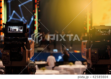 Video DSLR Camera social network live recording on 42585604