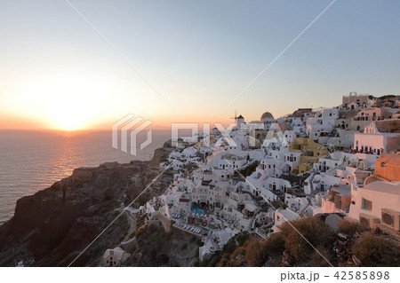 ギリシャ、サントリーニ島、イアの夕日の写真素材 [42585898] - PIXTA