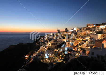 ギリシャ、サントリーニ島、イアの夕日 42585900