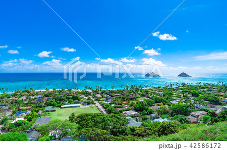 ハワイ オアフ島 ピルボックストレイルからの風景の写真素材