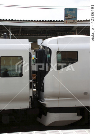 松本駅:あずさ号の連結作業風景 松本駅:あずさ号の連結作業風景 42586491