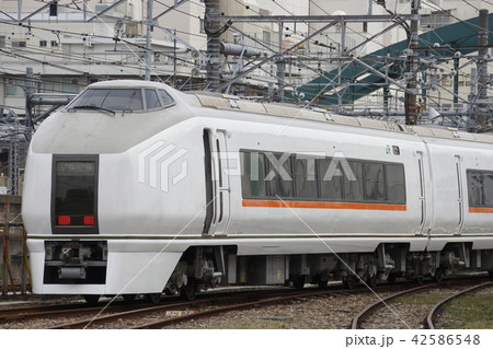 大宮工場にて試乗運転を行う651系電車 42586548