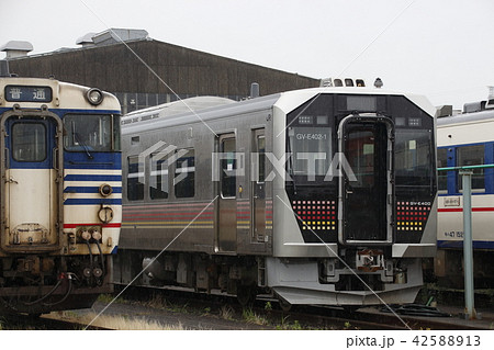 新津運輸区に留置中のGV-E400系 42588913