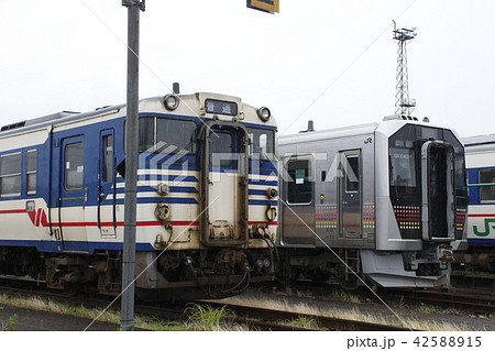 新津運輸区に留置中のGV-E400系 42588915