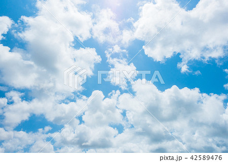 青空 空 雲 背景 背景素材の写真素材