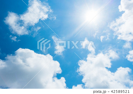 青空　太陽　空　雲　背景　背景素材 42589521