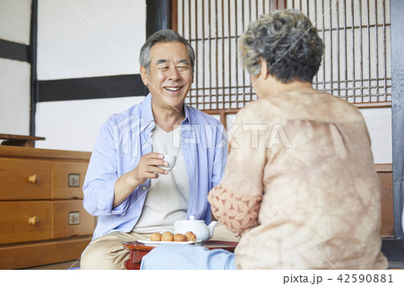 高齢者 老人 夫婦 42590881