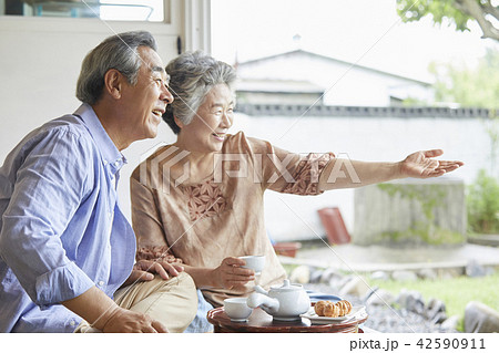 高齢者 老人 夫婦 42590911