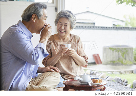 高齢者 老人 飲み 42590931