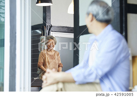 高齢者 老人 夫婦 42591005