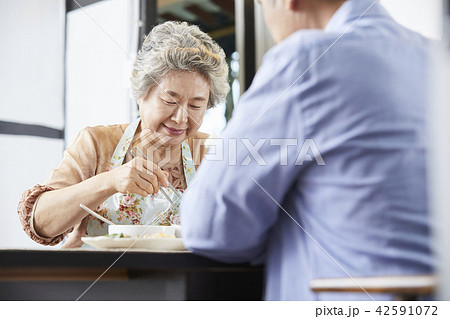 高齢者 老人 夫婦 42591072