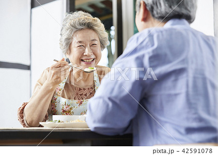 高齢者 老人 夫婦 42591078