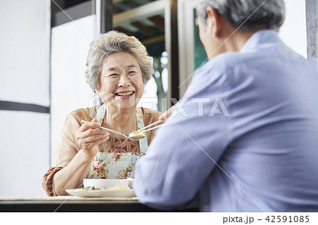 高齢者 老人 夫婦 42591085