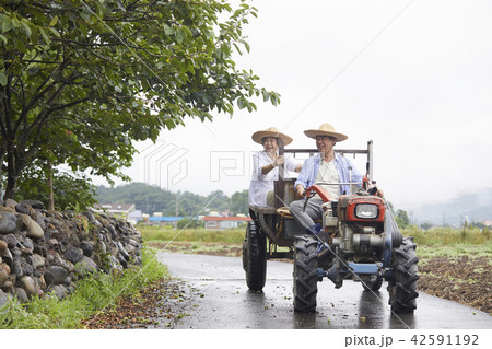 耕運機 高齢者 老人 42591192