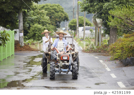 耕運機 高齢者 老人 42591199