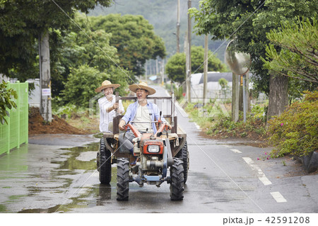 耕運機 高齢者 老人 42591208