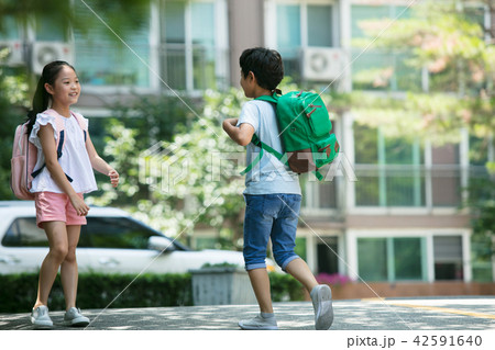 小学生 子供 登校 42591640