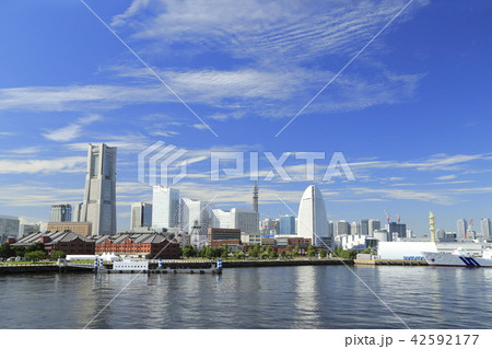 横浜港 大さん橋から見るみなとみらいの風景 横浜港 大さん橋から見るみなとみらいの風景 42592177
