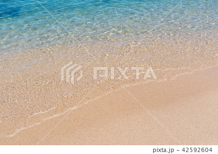 澄んだ海と綺麗な砂浜の写真素材