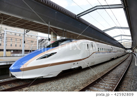 長野駅 新幹線 ホーム の写真素材