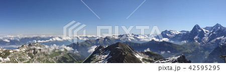 スイス　シルトホルン展望台からのパノラマ風景 42595295