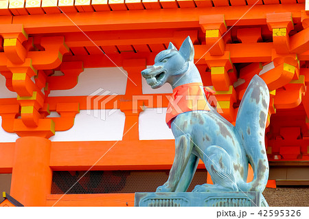 江戸時代 稲荷像 神具・稲荷社【陶器製眷属像：稲荷・狐 サイズ5.0寸（一対）】稲荷