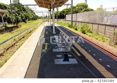 鶴見線浅野駅・本線のプラットホーム(3) 42595384