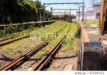 末広第二踏切から見た鶴見線浅野駅・海芝浦支線のホーム(1) 末広第二踏切から見た鶴見線浅野駅・海芝浦支線のホーム(1) 42595411