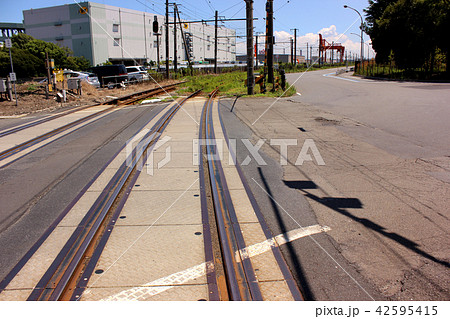 末広第二踏切から見た鶴見線・海芝浦支線の海芝浦駅方面(1) 42595415