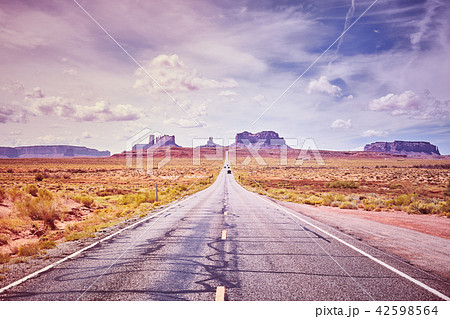 Scenic road to Monument Valley, USA. 42598564